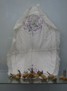 Justine Giles, 2015, The things we (never) leave behind